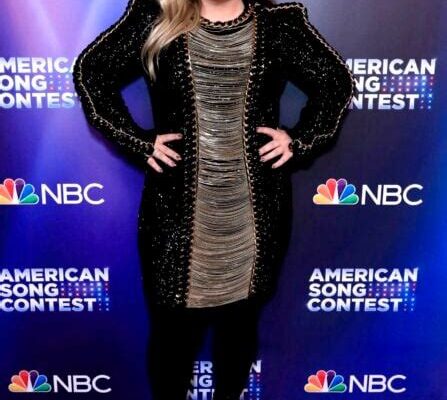 Kelly Clarkson’s Side-Eye Steals Show: Caught Staring at Allison Williams!